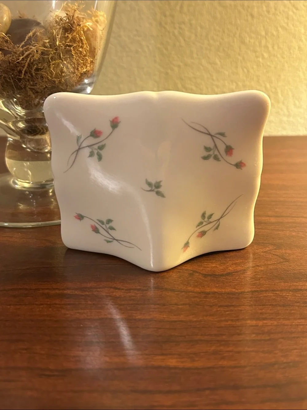 Lenox ‘Rose Manor’ Porcelain Rose Motif Clock with Gold Trim